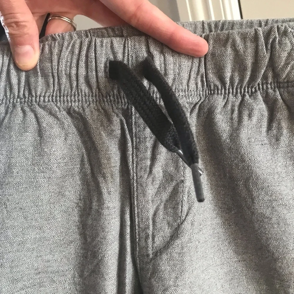 Boys gray shorts Old Navy size medium 8 heathered summer clothes pockets elastic